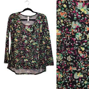 LuLaRoe Small Lynnae Shirt